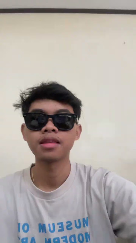 12adcaeb70af402d8e108f5a4f5bb4cb.mov